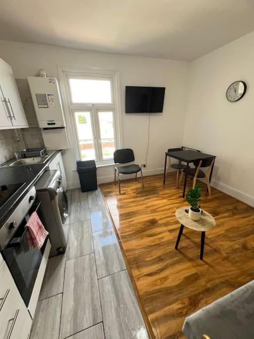2 Bedroom Apartment Near Station Londres Exterior foto